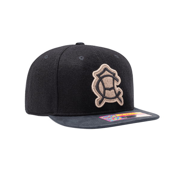 Club America Prep Snapback Hat with structured high 6-panel crown in melton wool, flat peak PU leather brim, front embroidered wool backed applique patch with merrowed edges, back embroidered club name, in navy.