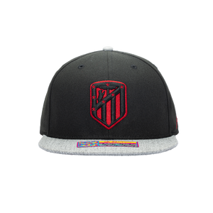 Black Atletico Madrid snapback with black and red team logo on the front.