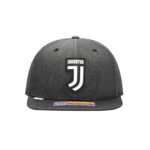 Front view of Juventus Hydra Snapback with high crown, flat peak, and snapback closure, in Black