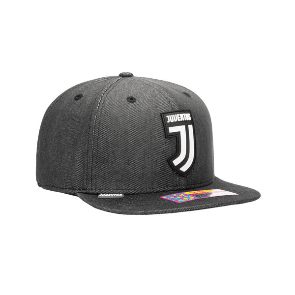 Side view of Juventus Hydra Snapback with high crown, flat peak, and snapback closure, in Black