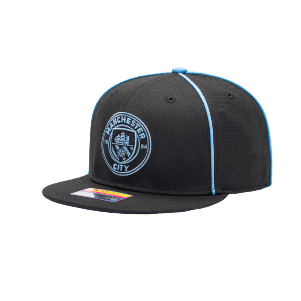 Side view of the Manchester City Cali Night Snapback with high crown, flat peak, and snapback closure, in black/blue.