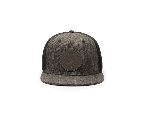 Front view of Manchester City Sherlock Snapback in high structured crown, flat peak brim, adjustable back closure, in Grey/Black