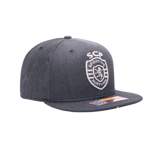 Side view of Sporting Clube de Portugal Platinum Snapback with high crown, flat peak, and snapback closure, in grey